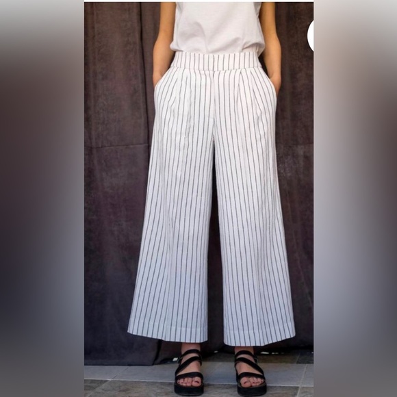 Ann Taylor | white wide leg high-rise pants with black stripes - Picture 8 of 8